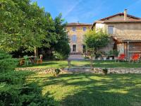 Domaine de famille Aux deux vieux platanes - Bed and Breakfast Saint-Germain-au-Mont-d'Or