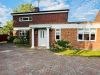 Contractors families free parking Ramsey Road - B&B