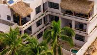 Casa Leah Apartment - Zicatela Boutique - AC in Bedroom - Private Deck - Pool And Casa Leah View - TV - Steps to Zicatela Beach and la Punta - 12 - B&B