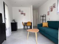 Chambre indépendante RDC avec SdB, WC et parking - B&B Chambray-lès-Tours