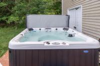 8BR Luxury Retreat with Hot Tub, Games, & Fire Pit - Chambres d'hôtes Jewett