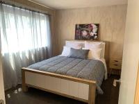 Napier Road Apartment - Own Access Driveway! - B&B Havelock North