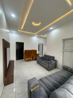 Lavish 2Bedroom flat in ogudu by Magnanimous apartment, 15 mins to the airport - Chambres d'hôtes Ikuata