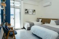 Dreibettzimmer mit Balkon