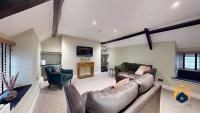 4 Bed Apartment- With Cosy Pub - Food/Drink 10%off - Chambres d’hôtes