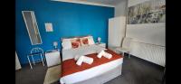 Deluxe family room for 4
