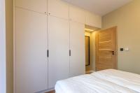 Deluxe One-Bedroom Apartment
