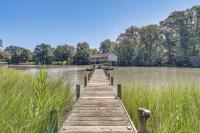 Waterfront Urbanna Home w/ Private Dock & Pool - B&B Urbanna