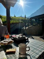 Famiglia De Zolt - Bucaneve - B&B Malga Pra della Fratta