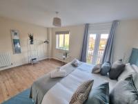 Stylish Spacious 4 Bed Townhouse near station with Parking & High Speed WiFi - Ferienwohnung Rugby