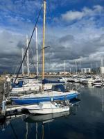 Tu casa flotante en Sevilla! Barco en alquiler en el Guadalquivir - B&B Sevilla