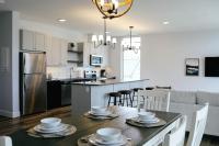 Beachview getaway at the New Carlyle 200 on the Main strip in Grand Bend - Chambres d'hôtes Grand Bend