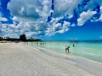 VILLA 3 walk to Beach, Pool, Daily Rentals - B&B Point O'Rocks