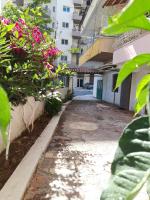Gogo's Sea Side Apartment - Bed and Breakfast