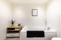 2 bed apartment with pool table - B&B Bradford