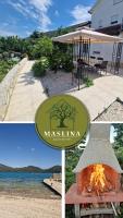 Apartments Maslina - Bed and Breakfast
