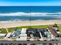 Absolute Beachfront Apartment 11B - Ferienwohnung