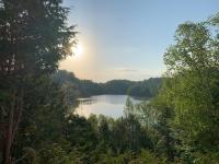 Le Paresseux - Chalet rustique québécois avec foyer, vue sur le lac et sentiers de randonnée - B&B Sainte-Côme