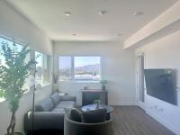 Luxe Corner One Bedroom, Prime Hollywood with Parking - B&B Los Angeles