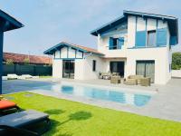 Magnifique villa SEREN avec piscine - Ferienwohnung