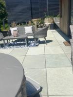 Spacious Studio Cabin with Sea and Downs views in Seaford with own garden - B&B Seaford