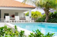 Villa Mistral - Luxurious 5 Bedrooms, Clean, New And Child-friendly That Is 5min Drive From The Beac - Chambres d'hôtes Jan Thiel