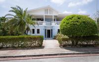 Villa at secured gated resort near Mambo Beach! - B&B Willemstad