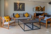 Steps to Tennis and the Beach Shared Pool and Gym - Chambres d’hôtes La Paz