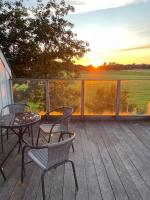 Farmen - beautiful view among animals - B&B