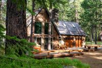 Spring Home 6 - Cozy 4BR Cabin in Black Butte Ranch w Fireplace - B&B