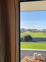 Spacious ensuite and lounge - Perfect to rest near the beach - B&B