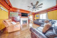 Family-Friendly Home Walk to Lake Erie! - Bed and Breakfast