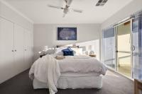 Canal Villa & Jetty- Convenient, Central Location - Chambres d’hôtes