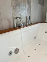 Chambre Lit Queen-Size avec Baignoire Spa