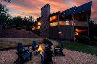 Lux 5Br w hot-tub game room & mountain views - B&B Blue Ridge