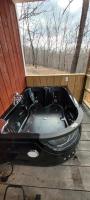 The Windstorm Cabin - Pet-friendly & a 2-person Jacuzzi hot tub! - B&B Marshall
