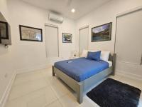 Choose To Be Happy at The GAIA 2-Bedroom w Pool - B&B Kingston