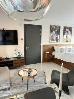 Hermes Studio - In the city just steps to the sea! - Bed and Breakfast Chania