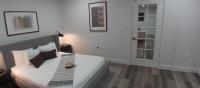 Walk to Everything From The Lofts Suite 205 - B&B