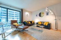 Canary Wharf - Chic 2 Bed - Free parking, Sleeps 4 - B&B London