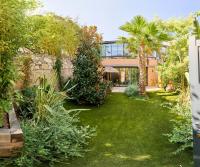 Villa d'Architecte, Jardin Secret & Plages à 5 Min - Bed and Breakfast Toulon