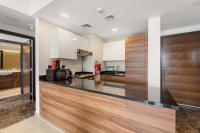 Waterfront View 1BR APT with Gym, Pool & Sauna - B&B Dubái