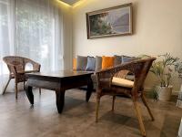 Bright airy family style 7 min walk to beach - Chambres d’hôtes Caldes d'Estrac