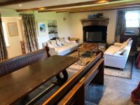 17th Century Traditional Tintagel Farmhouse with Hot Tub - Chambres d'hôtes Treknow