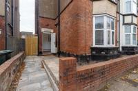 7BR, 7 En-suite, Free Parking, WiFi , Sleeps 14 - B&B