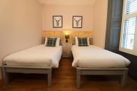 Chambre Double ou Lits Jumeaux - Accessible aux Personnes à Mobilité Réduite