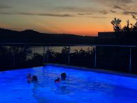 Villa Lana Apartments - Bed and Breakfast Tisno