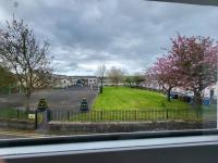 Centrally located 2 bedroom house with garden - Chambres d'hôtes Omagh
