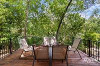 Comfortable Living in ATX with Private Deck and Office - B&B Austin