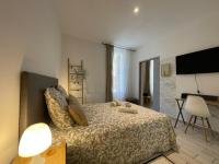 Joli appartement hypercentre T2, classé meublé de tourisme 3 avec parking gratuit - Chambres d'hôtes Béziers